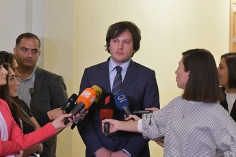 esaa-martivi-spekulacia-iq-telefonebis-garCeva-saerTod-SeuZlebelia-xuTi-Cans-magram-aifon-5-ar-vici