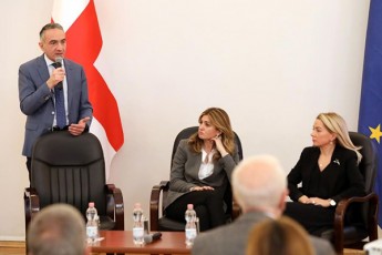 Cven-unda-gavzardoT-kadrebi-romlebic-dasaqmdebian-da-ara-isini-romlebic-qaRaldis-diploms-miiReben