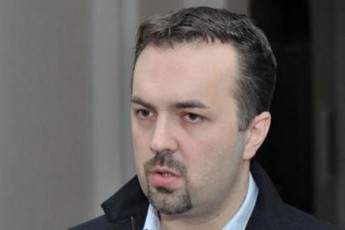 bavSvebs-atestats-bambanerkebis-goWebisa-da-fulis-sanacvlod-miscemen