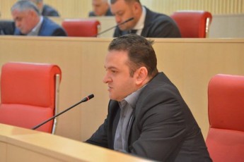 umravlesobis-sxdomaze-mosvlis-survili-ar-mqonda-magram-ar-minda-vinmem-Tqvas-Cven-gavurbivarT-dialogs-da-saubars