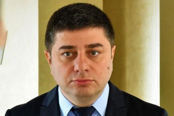 Cven-aravis-vricxavT-Tumca-arc-is-gvinda-rom-gundis-SigniT-iyo-da-garedan-urtyamde