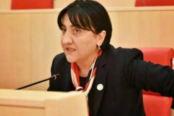 ar-minaxavs-sakuTari-Tavis-eseTi-mteri-xelisufleba