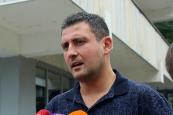 erT-adamians-Tmis-Reri-rom-Camouvardes-am-krebaze-amas-gadayveba-biZina-ivaniSvili-mTeli-Tavisi-klanianad