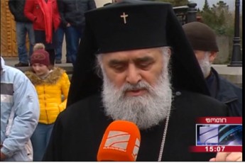 es-saqme-damokles-maxviliviT-aris-eklesiis-Tavze