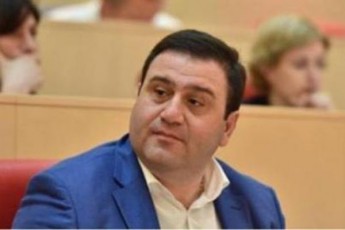saakaSvili-aris-maoxrebeli-gziri