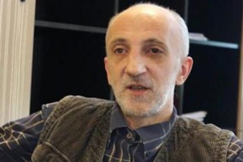 kobaxiZis-gundis-ramdenime-wevri-miSas-msaxurebs-ukocnida-fexebs