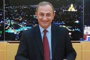 es-dekanozi-mamalaZe-ki-Tavis-ablabudaSi-gaixlarTa