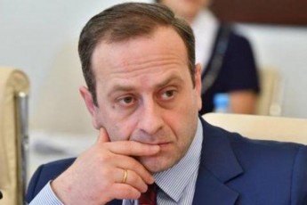 es-aris-oligarqebis-Serkineba-xazaraZes-ivaniSvili-ubralod-banks-axevs