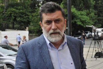 xazaraZe-am-gziT-politikaSi-aRmoCndeba