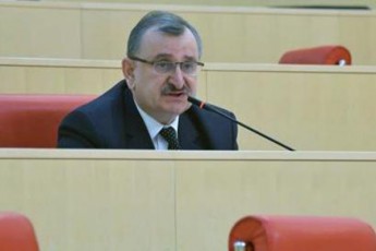 vinc-CaSlis-anakliis-istoriul-proeqts-xalxi-zRvaSi-daaxrCobs