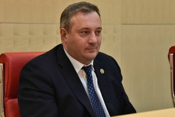 fadi-aslis-vurCevdi-politikuri-partia-Seqmnas
