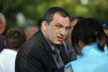 romel-xazs-awvebiT-ar-ereviT-Tu-cud-xalxs-ebrZviT