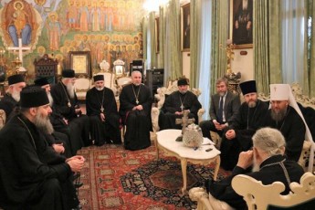 ukrainis-eklesiis-moskovis-sapatriarqo-warmomadgenlebma-saqarTvelos-patriarqTan-ukrainis-eklesiebSi-ganviTarebul-movlenebze-isaubres