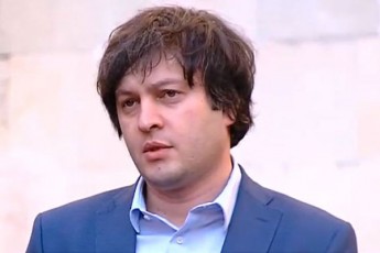 yvelas-vurCev-emociur-fonze-gancxadebebi-ar-gaakeTon