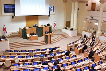 kidev-2-deputati-da-umciresoba-daiSleba---daviT-baqraZe-umciresobis-lideris-statuss-kargavs