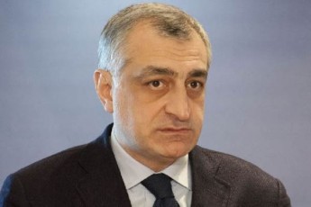 Cven-varT-biznesmenebi-da-politikuri-aJiotaJisTvis-aranairi-tribuna-ar-gvWirdeba