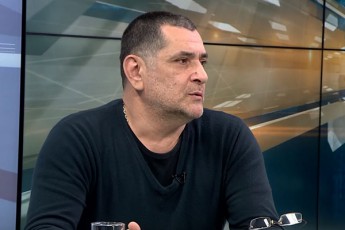 galia-rom-vaxsene-mTlad-lomebad-da-vefxvebad-nu-warmoidgenT-Tavs---turaze-da-skuncze-maqvs-saubari