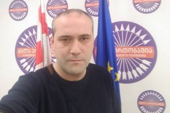 mZinares-aTeulobiT-policieli-damadga-da-Zalis-gamoyenebiT-wamiyvanes-mTlianad-dalurjebuli-viyavi