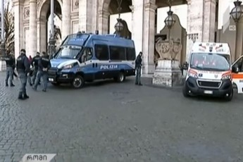 romSi-mixeil-saakaSvilisa-da-emigrantebis-Sexvedraze-akreditebul-Jurnalistebs-daswrebis-saSualebas-ar-aZleven-video