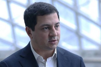 irakli-RaribaSvils-yovelTvis-hqonda-reitingi-politikaSi-da-aqvs-mxardaWera-dResac