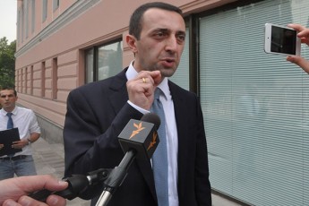 irakli-RaribaSvili-axla-ar-vapireb-parlamentSi-Sesvlas-da-mTawmindaze-kenWisyras