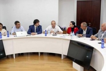 premieris-sagangebo-TaTbiri-ocnebaSi---raze-esaubra-baxtaZe-kobaxiZesa-da-deputatebs