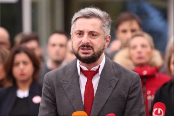 nika-gvaramia-mamuka-xazaraZis-mier-noemberSi-gamoqveynebul-werils-socialur-qselSi-exmaureba