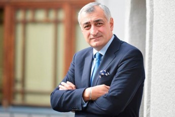 zurab-bigvava-batono-mamuka-roca-Tqven-me-gamakotreT-maSin-ar-viyaviT-qarTvelebi-da-adamianebi