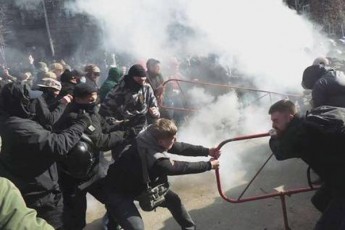 kievSi-Setakebebia---policiasa-da-demonstrantebs-Soris-dapirispirebis-Sedegad-arian-daSavebulebi