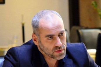 pirobas-vdeb-ar-vapatiebT--sofel-xurvaleTis-mkvidris-gafrTxileba-daviT-qacaravas