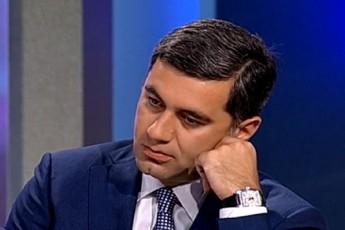 karasinis-gzavnili-ivaniSvilisTvis-yviTeli-baraTis-Cvenebis-tolfasi-iyo--