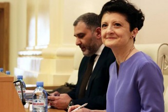 mapatieT-da-ar-vTvli-saWirod-amaze-laparaks