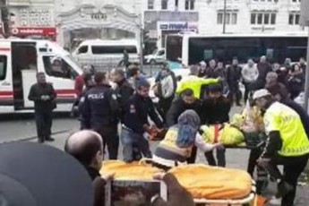 stambulSi-avtobusi-xalxSi-Sevarda-da-fexiT-mosiaruleebs-gadauara