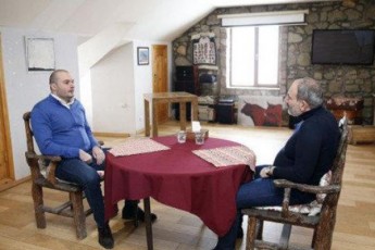 mamuka-baxtaZem-da-nikol-faSinianTan-araformaluri-Sexvedra-gamarTa
