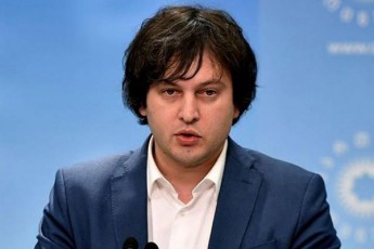 biZina-ivaniSvili-ki-ar-dgas-Cvens-gverdiT-Cven-vdgavarT-mis-gverdiT-