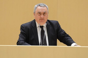 vai-rogor-menaneba-yoveli-wuTi-romelic-Tqvens-gverdiT-gavatare