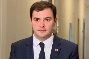 ar-vapireb-sazogadeba-beseliaze-seriebiT-gadavRalo-