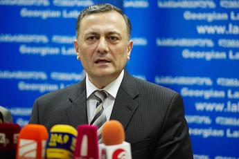 zelenski-oligarq-kolomoiskis-monaa--romelic-Tavis-mxriv-putinis-kudia
