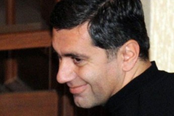 arami-iyos-Senze-saCxereSi-Cemi-mSoblebis-saxlSi-cxovrebisas-gaweuli-sikeTe-Se-arakaco