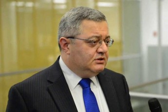 uars-vambob-xelisuflebis-vertikalis-gamagrebis-eSmakiseul-versiaze-da-gadavdivar-adamianur-modelze