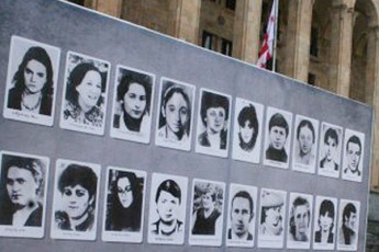 21-daRupuli-da-2000-mde-mowamluli-mSvidobiani-momitinge--9-aprilis-tragediidan-30-weli-gavida