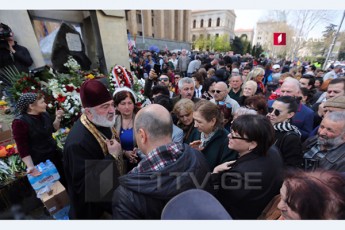 9-aprilis-memorialTan-sityvieri-dapirispireba-moxda