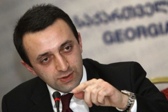 amis-gamo-dapirispirebac-ki-moxda-da-ratom-aravin-saubrobT