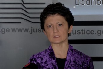 ramdenime-arasamTavrobo-nacionalebisa-da-evrosaqebis-dRis-wesrigiT-cxovrobs-aseTebi-mravlad-arian