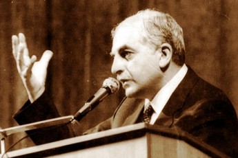 parlamentis-plenarul-sxdomaTa-darbazs-zviad-gamsaxurdias-saxeli-mieniWa
