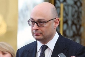 me-nu-mekiTxebiT-premieri-iRebs-aseT-gadawyvetilebebs