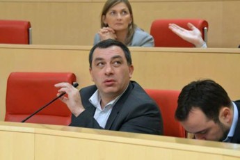 RmerTo-es-vin-aris-axlos-Zalian-zrdilobiania-da-Soridan-uzrdeli