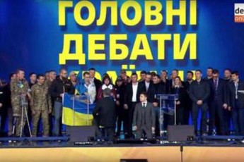 debatebis-mimdinareobisas-zelenskim-poroSCenko-muxlebze-daaCoqa