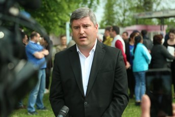 qalbaton-sandras-kidev-erTxel-vTavazob-debatebs-da-nu-gaeqceva-konkretul-sakiTxebze-da-gamowvevebze-saubars-rac-zugdidelebs-realurad-ainteresebT