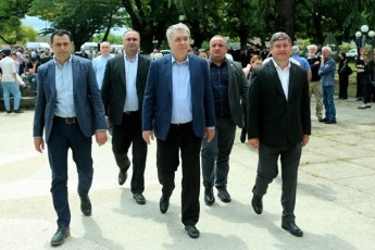 giorgi-Sengelia-2020-wels-zugdidSi-devnilTa-kompaqturi-Casaxleba-aRar-iarsebebs-da-am-CasaxlebebSi-mcxovreb-yvela-devnils-axali-binebi-gadaecema
